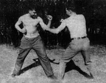 Роберт Говард (слева) против Дейва Ли
